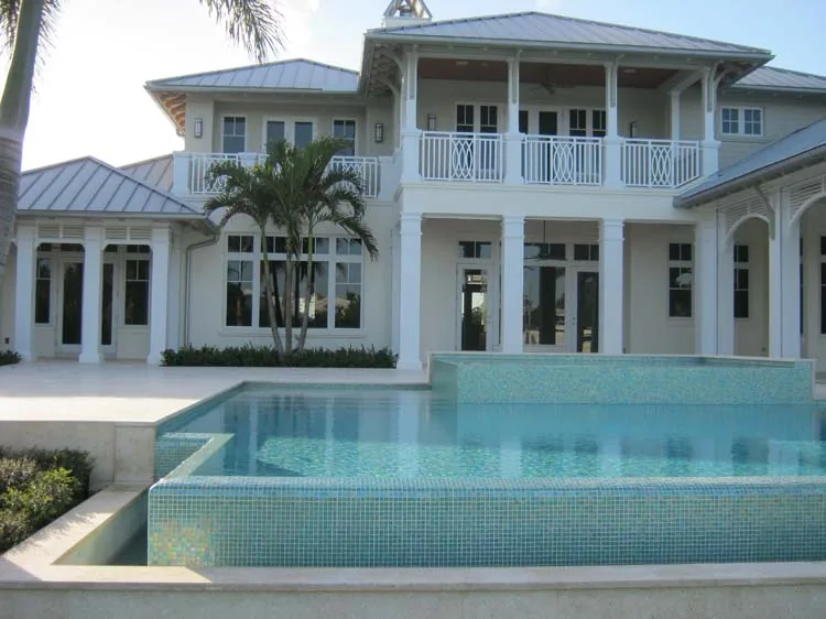 Infinity edge pool